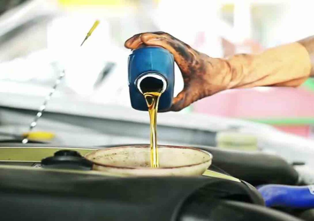 Can you mix hydraulic oil and transmission oil